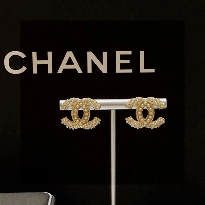 Lightweight Chanel Earrings 223010