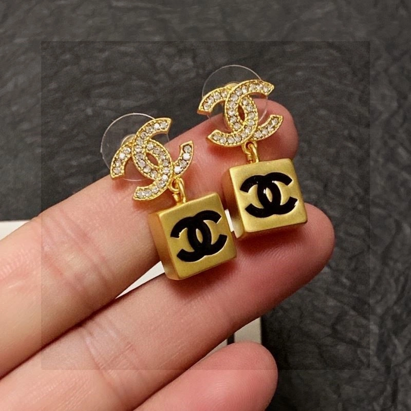 Chanel Earrings Compact 223078