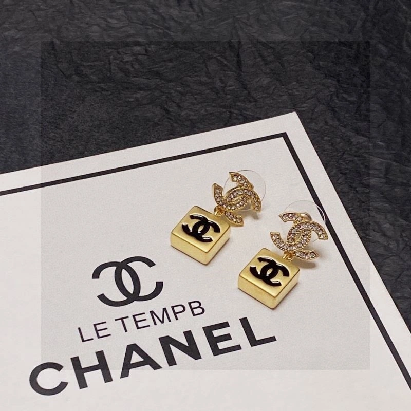 Chanel Earrings Compact 223078
