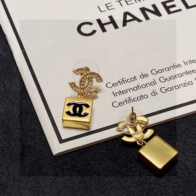 Chanel Earrings Compact 223078