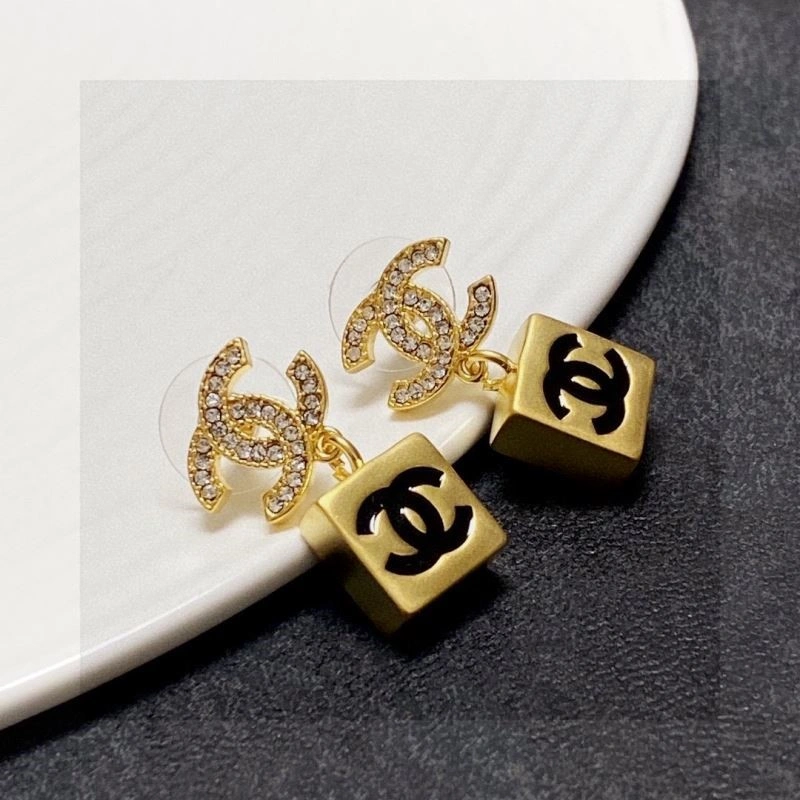 Chanel Earrings Compact 223078