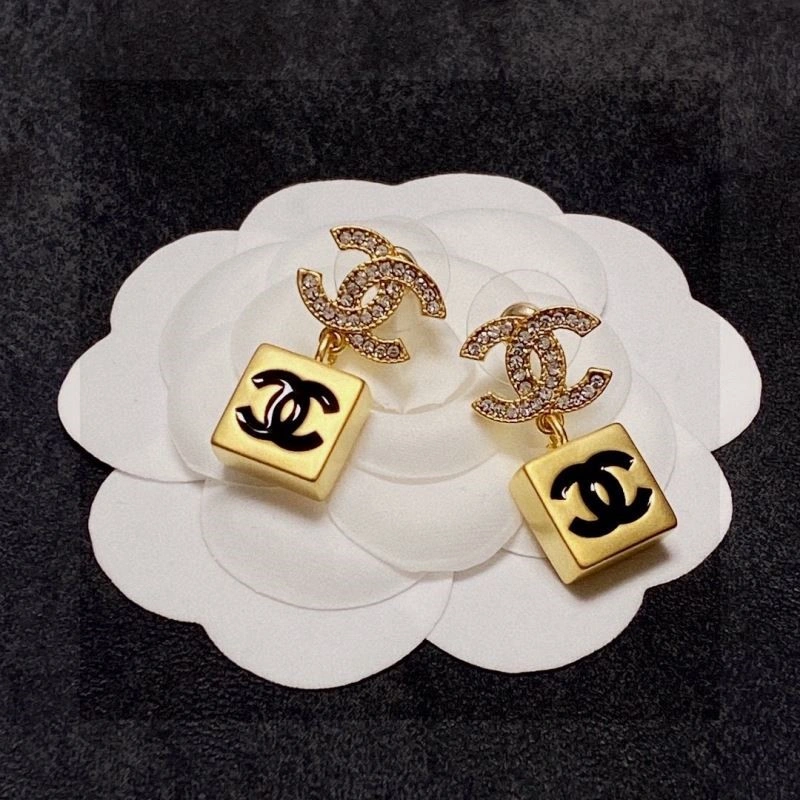 Chanel Earrings Compact 223078