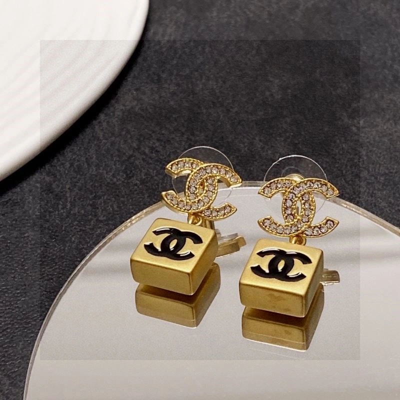 Chanel Earrings Compact 223078