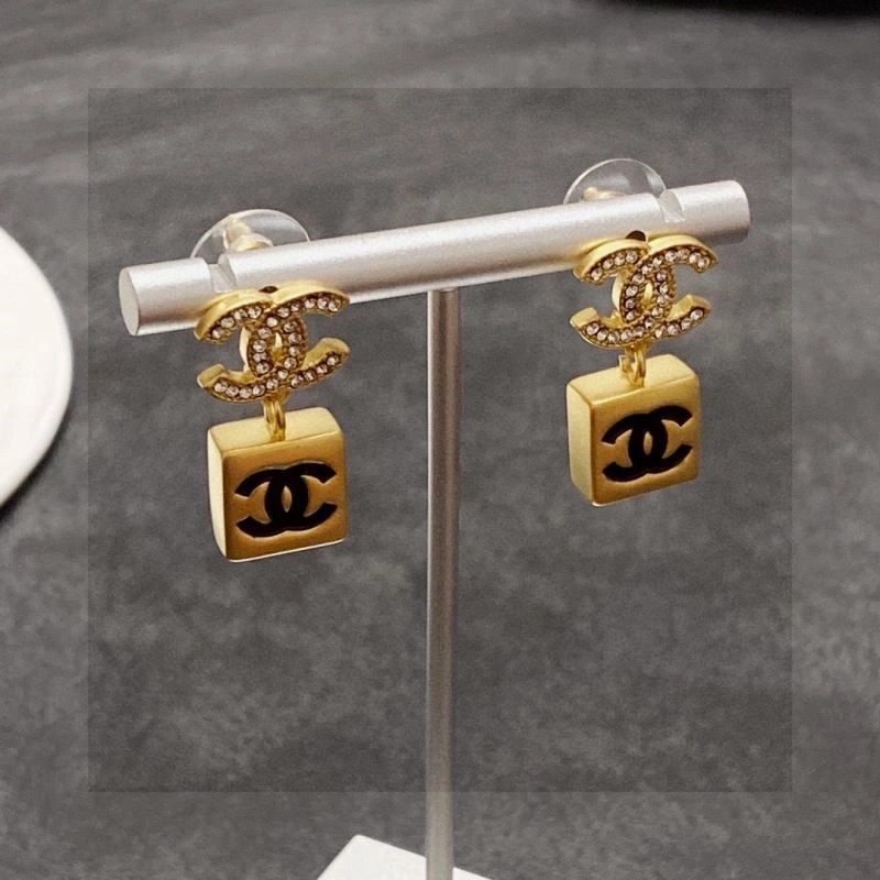 Chanel Earrings Compact 223078