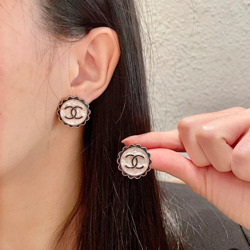 Chanel Earrings Elegant 223005