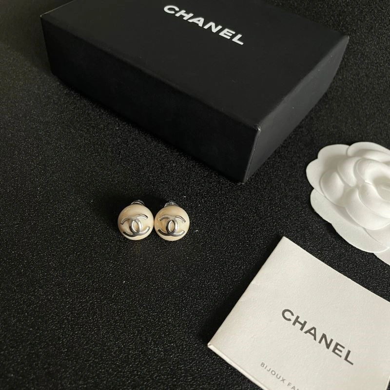 Chanel Earrings MoistureWicking 222910