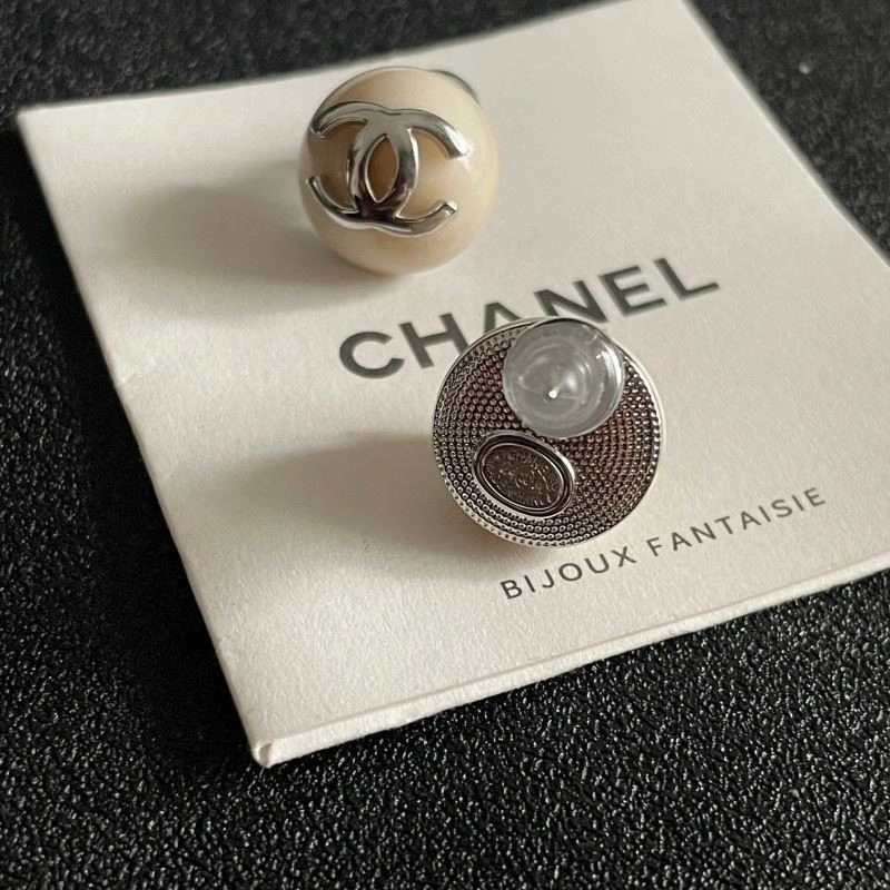Chanel Earrings MoistureWicking 222910