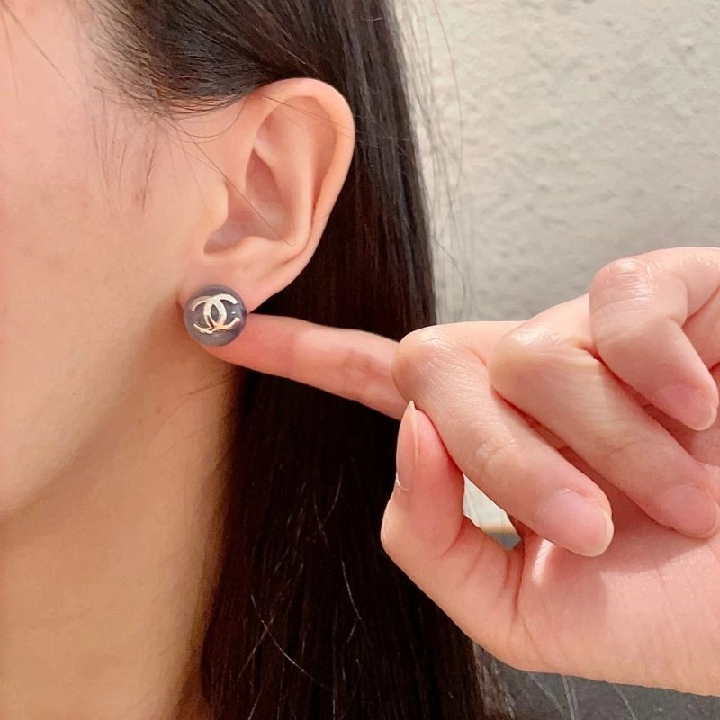 EyeCatching Chanel Earrings 222906