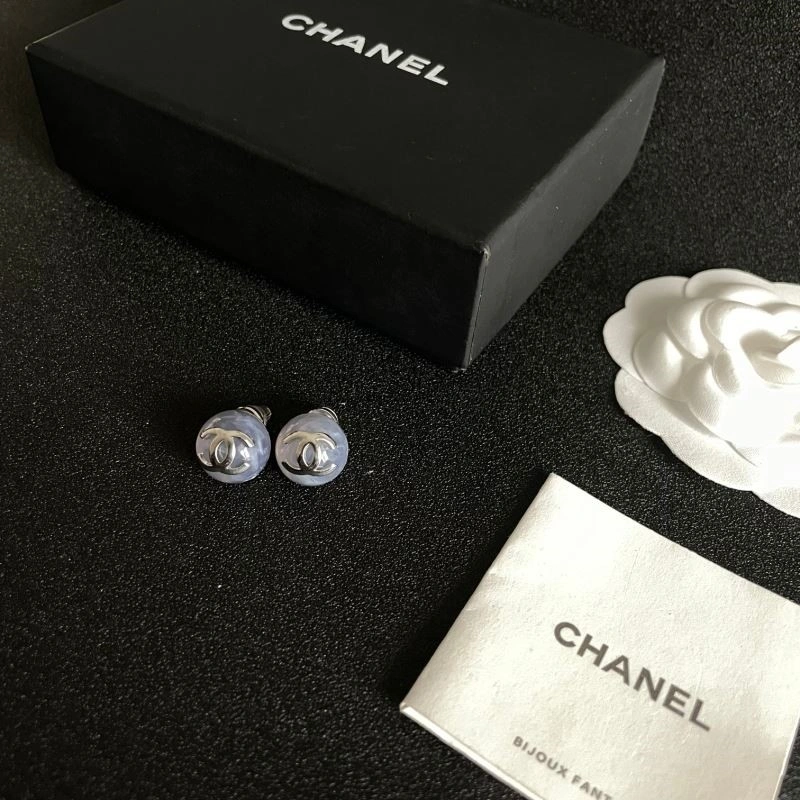 EyeCatching Chanel Earrings 222906