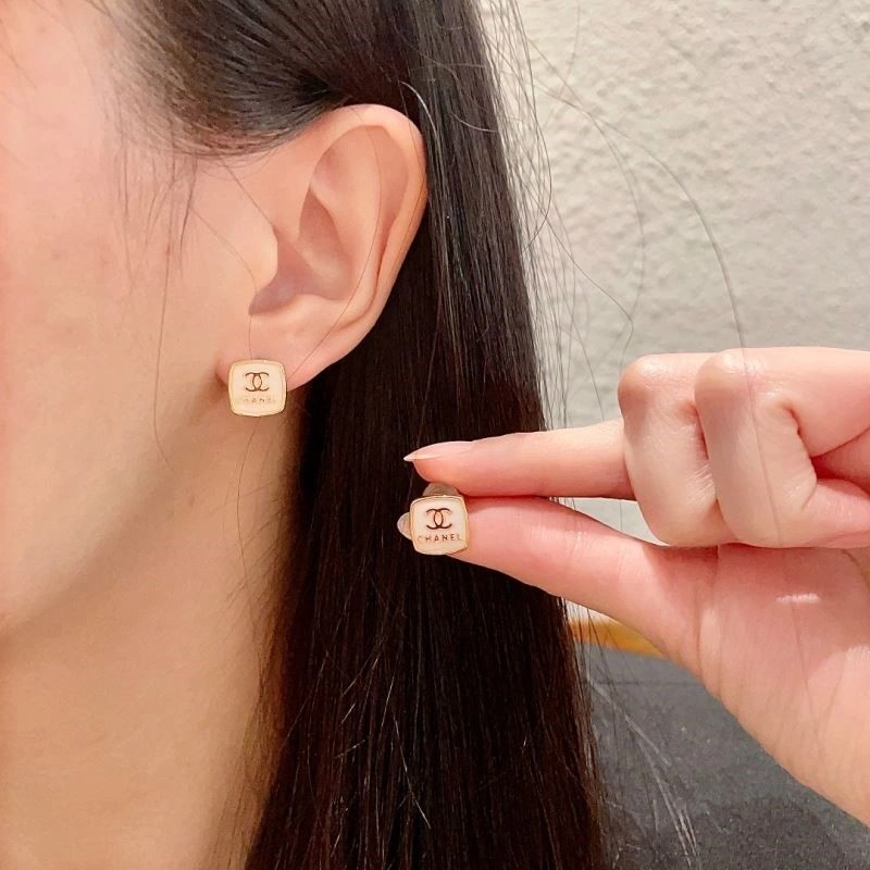 Chanel Earrings Elegant 222909