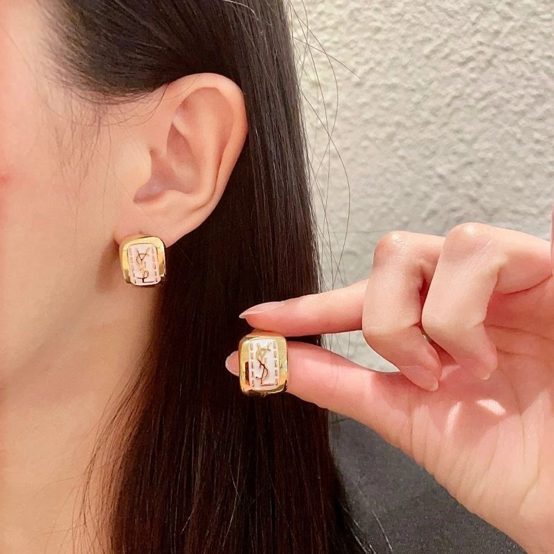 Chanel Earrings Compact 222900