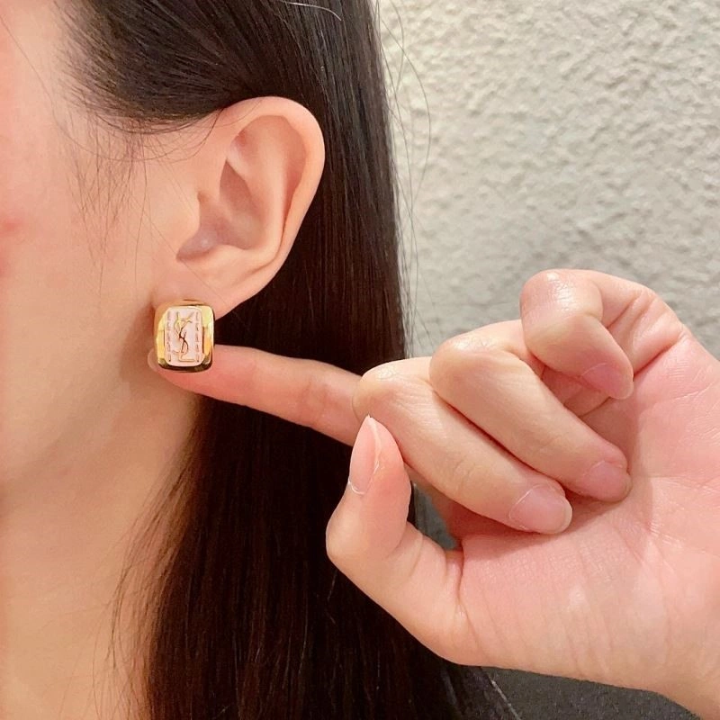 Chanel Earrings Compact 222900