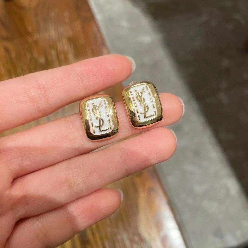Chanel Earrings Compact 222900
