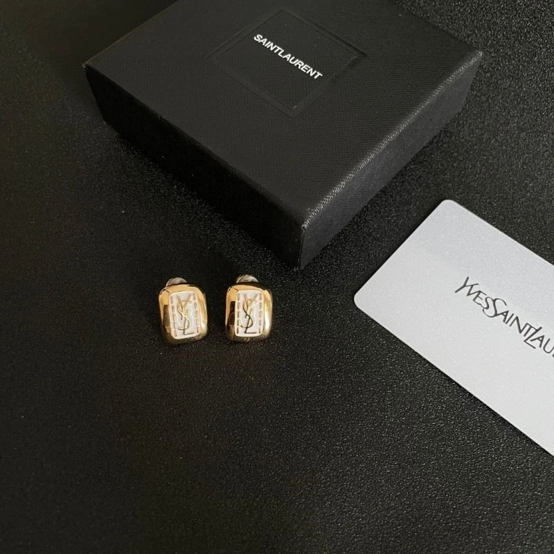 Chanel Earrings Compact 222900