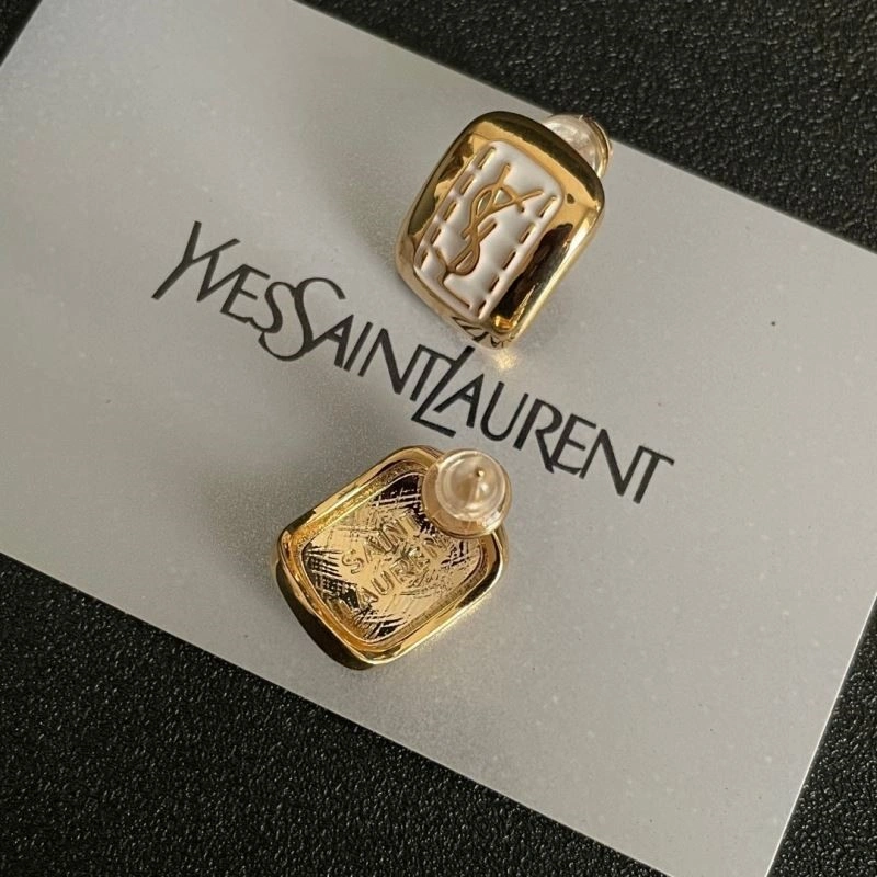 Chanel Earrings Compact 222900