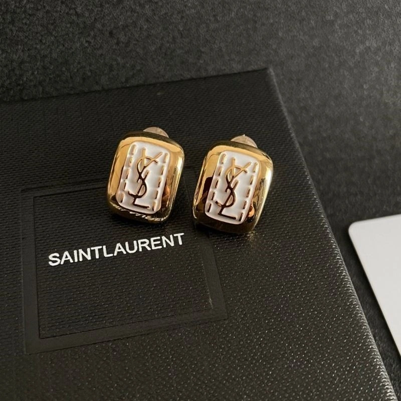 Chanel Earrings Compact 222900