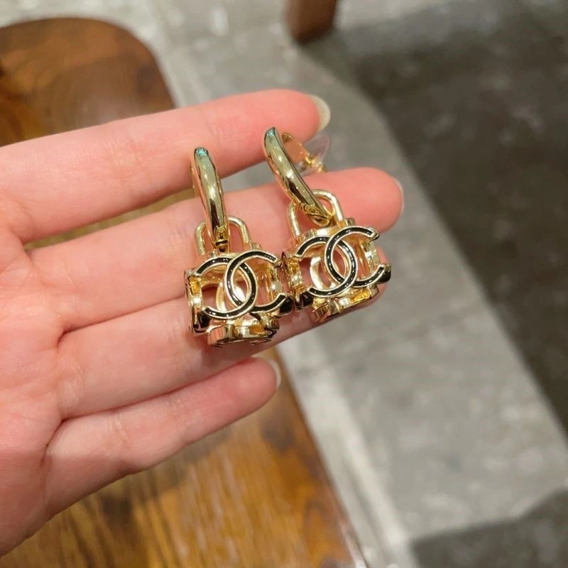 Chanel Earrings Stylish 222805