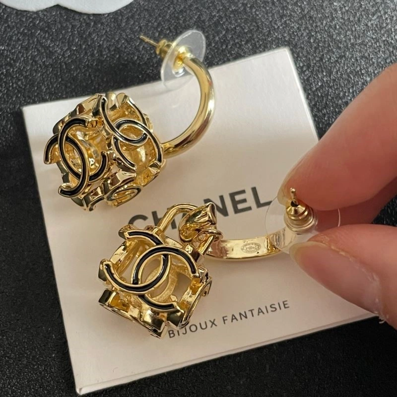 Chanel Earrings Stylish 222805