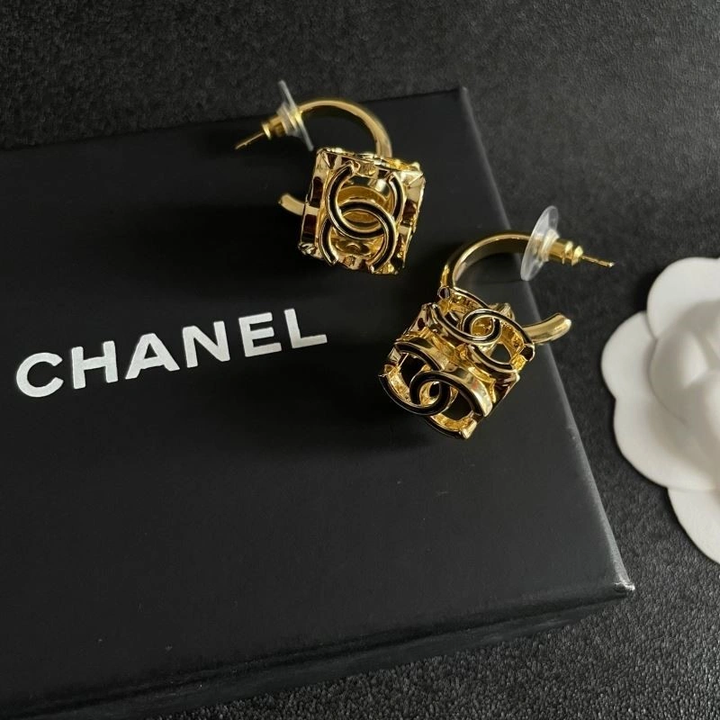 Chanel Earrings Stylish 222805