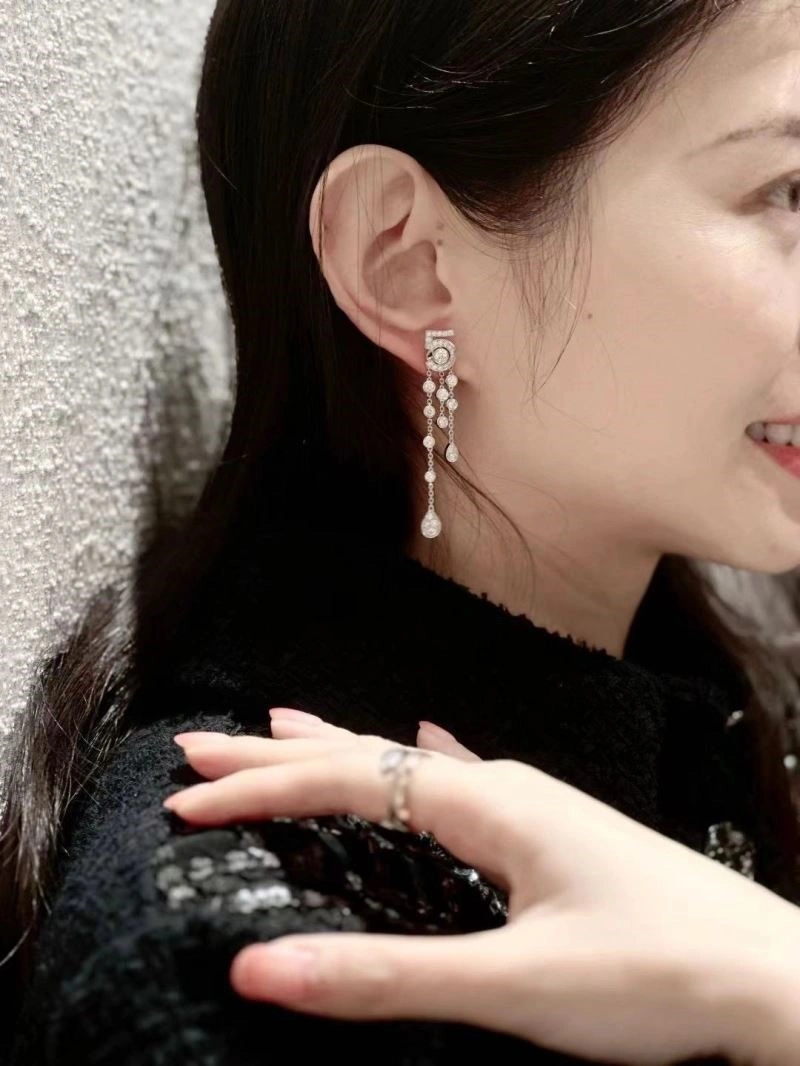 Sophisticated Chanel Earrings 222774