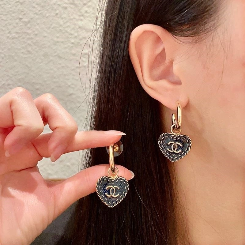 Unique Chanel Earrings 222792