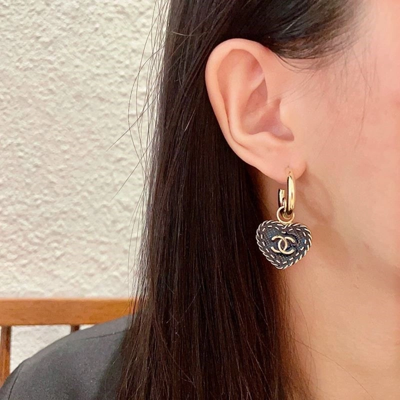 Unique Chanel Earrings 222792