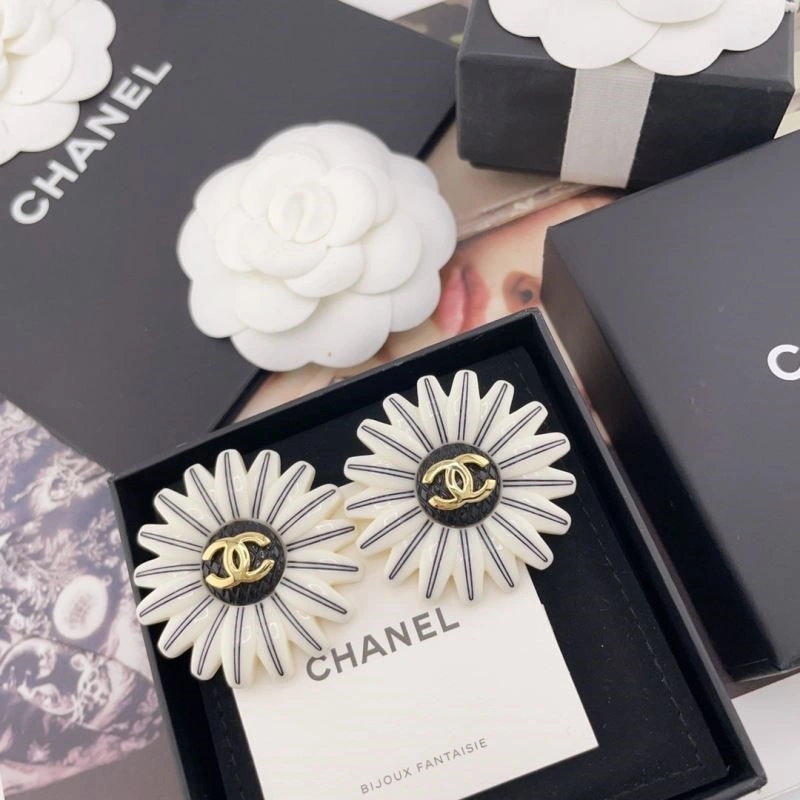 Chanel Earrings Vibrant 222765