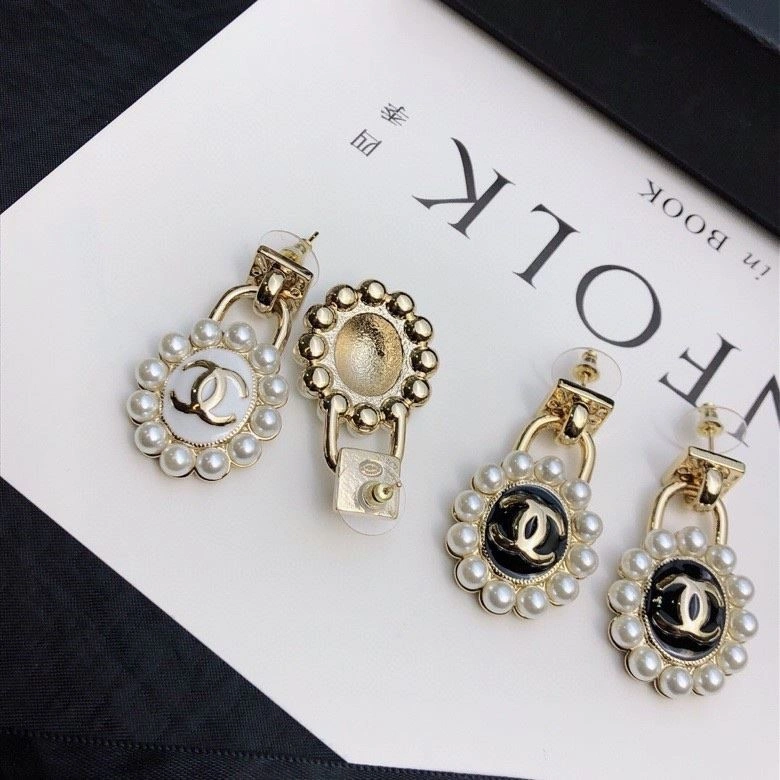 Chanel Earrings Sophisticated 222715