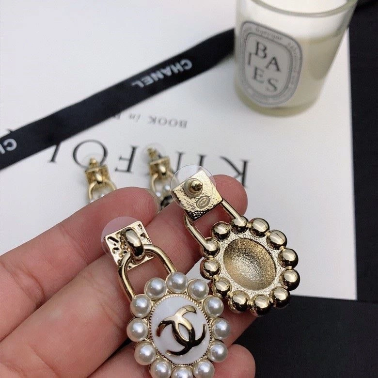 Chanel Earrings Sophisticated 222715