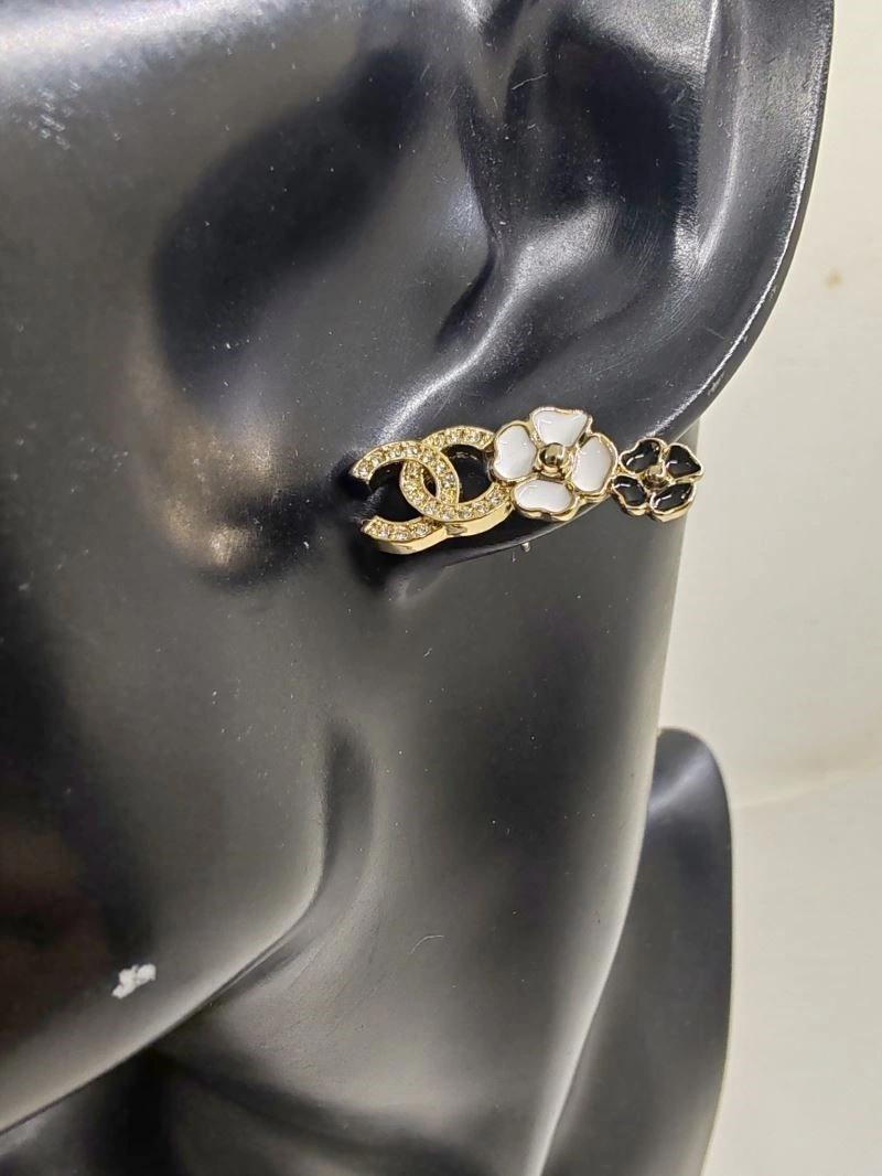 Elegant Chanel Earrings 222756