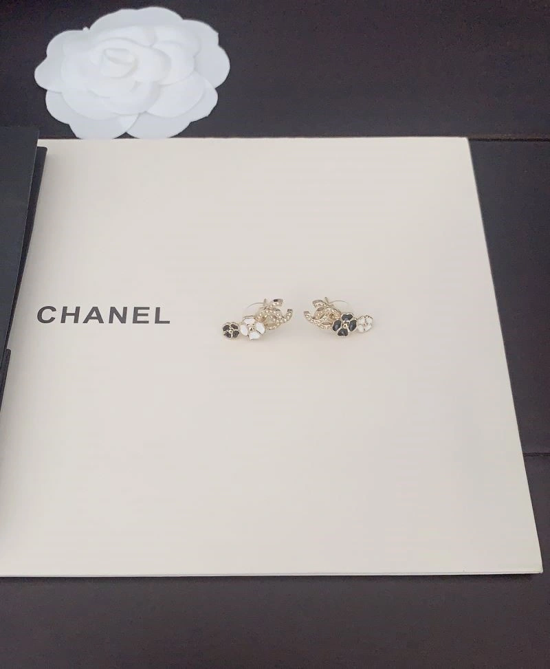 Elegant Chanel Earrings 222756