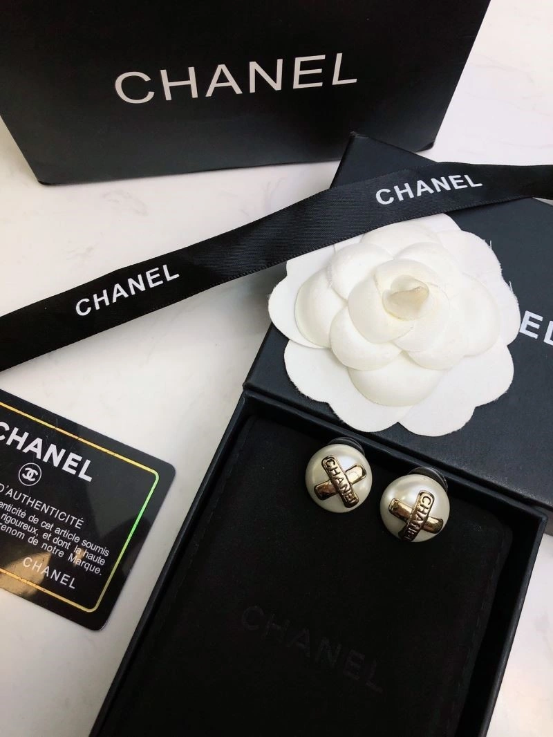Lightweight Chanel Earrings 222705