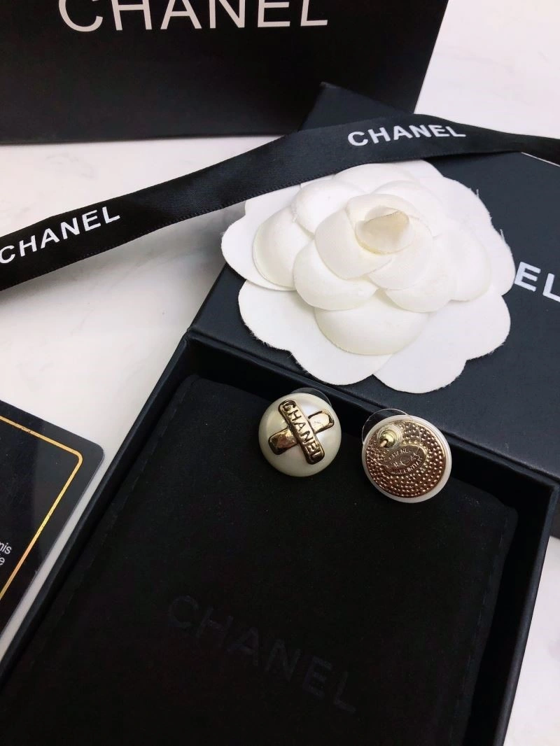Lightweight Chanel Earrings 222705