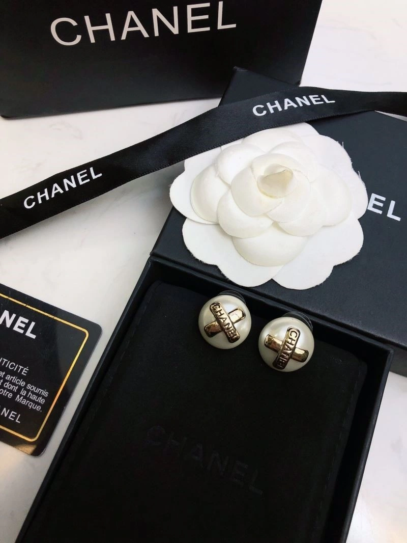 Lightweight Chanel Earrings 222705