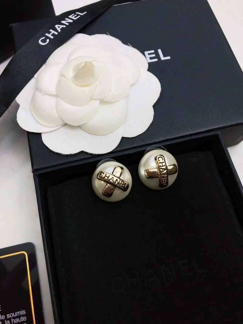 Lightweight Chanel Earrings 222705