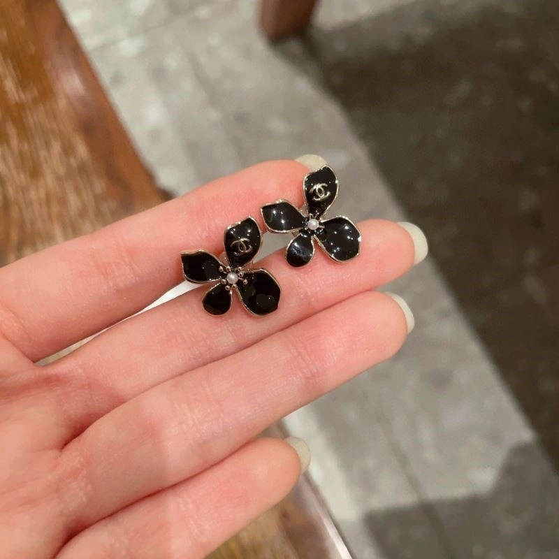 Elegant Chanel Earrings 222782