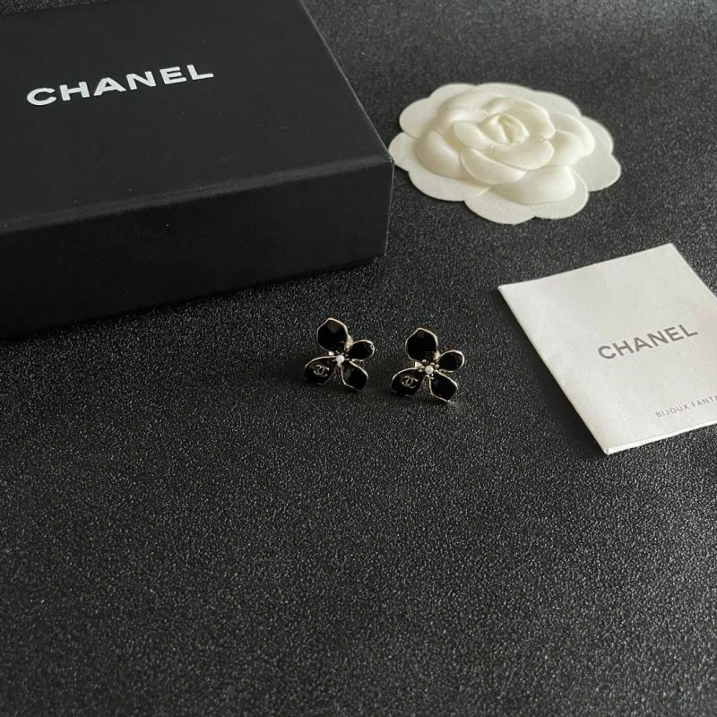 Elegant Chanel Earrings 222782