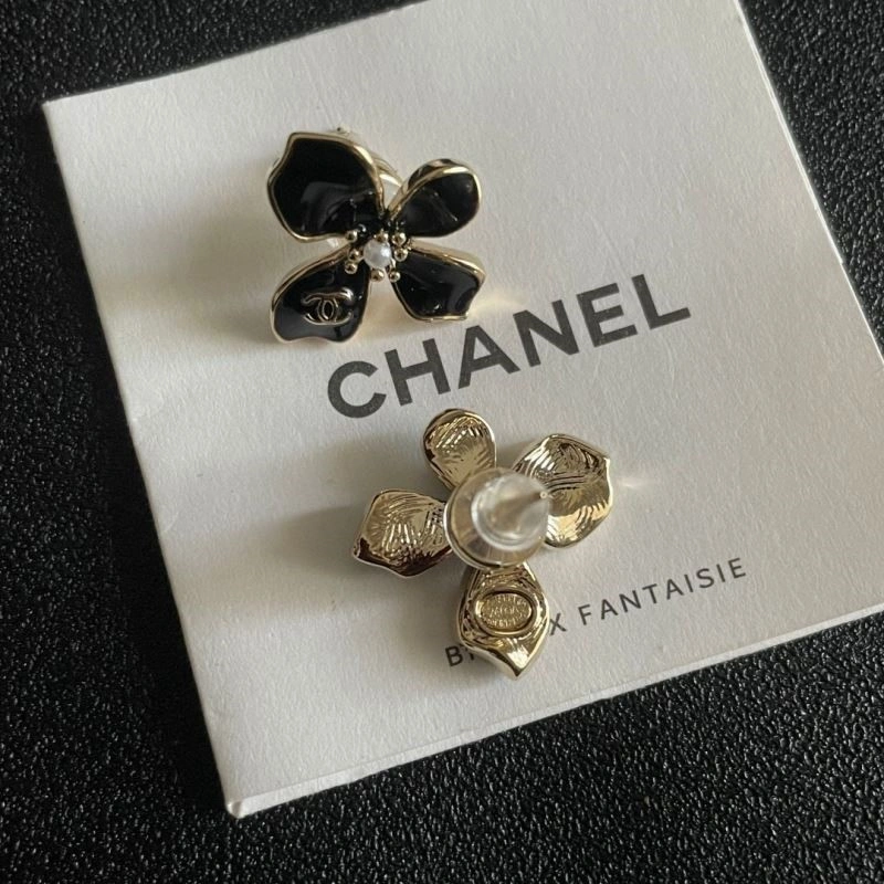 Elegant Chanel Earrings 222782