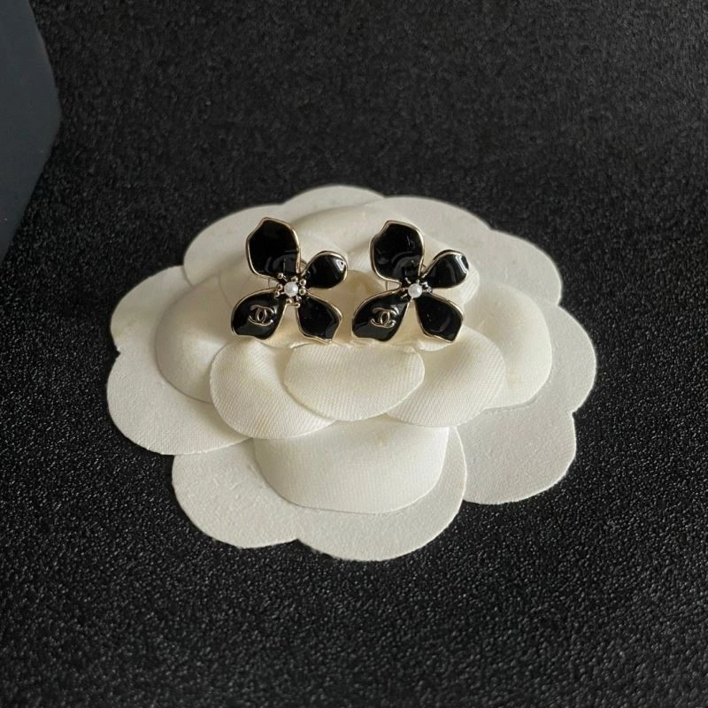 Elegant Chanel Earrings 222782