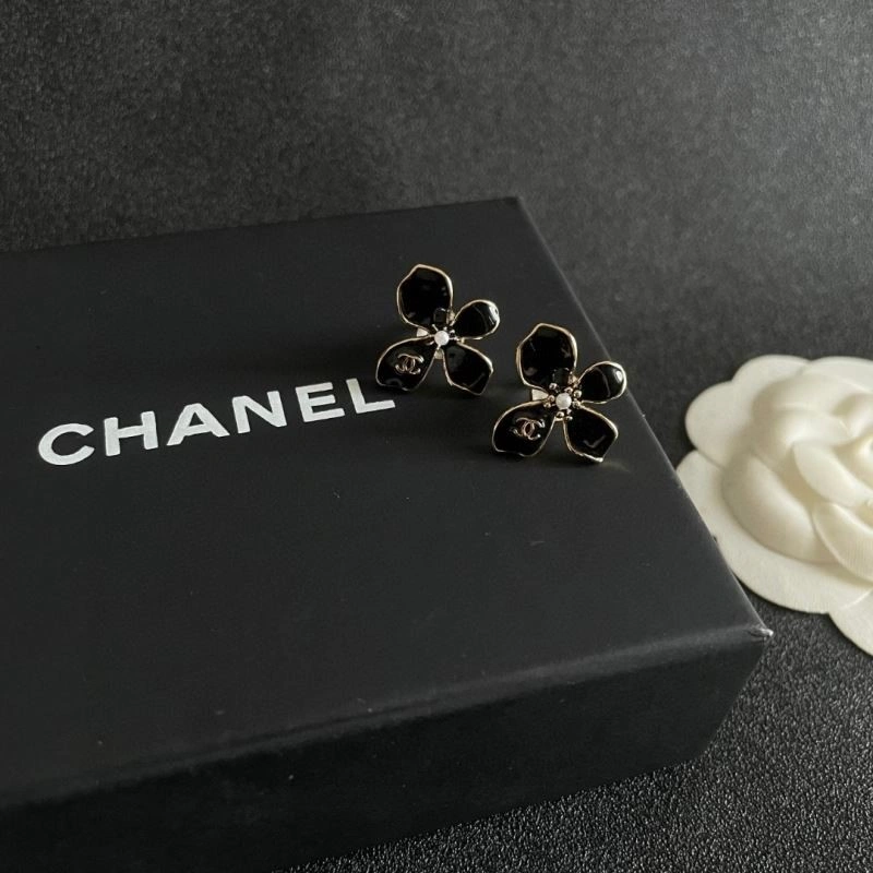 Elegant Chanel Earrings 222782