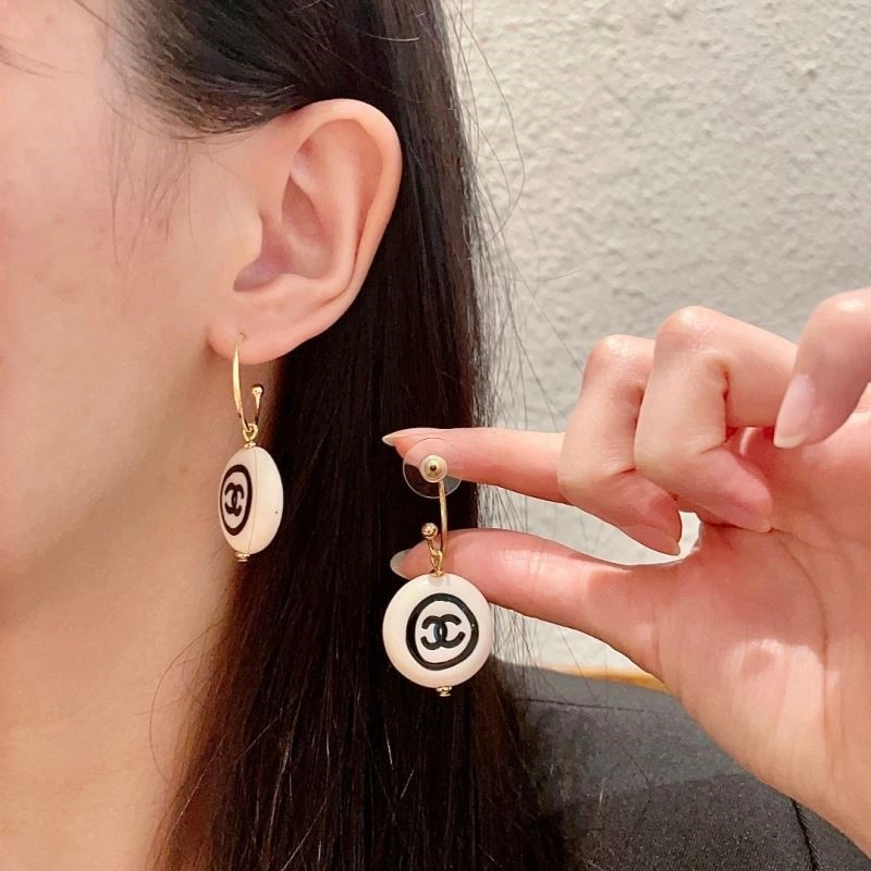 Sophisticated Chanel Earrings 222695
