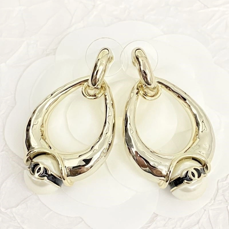 EyeCatching Chanel Earrings 222688