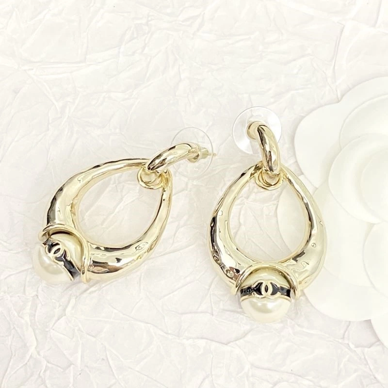 EyeCatching Chanel Earrings 222688