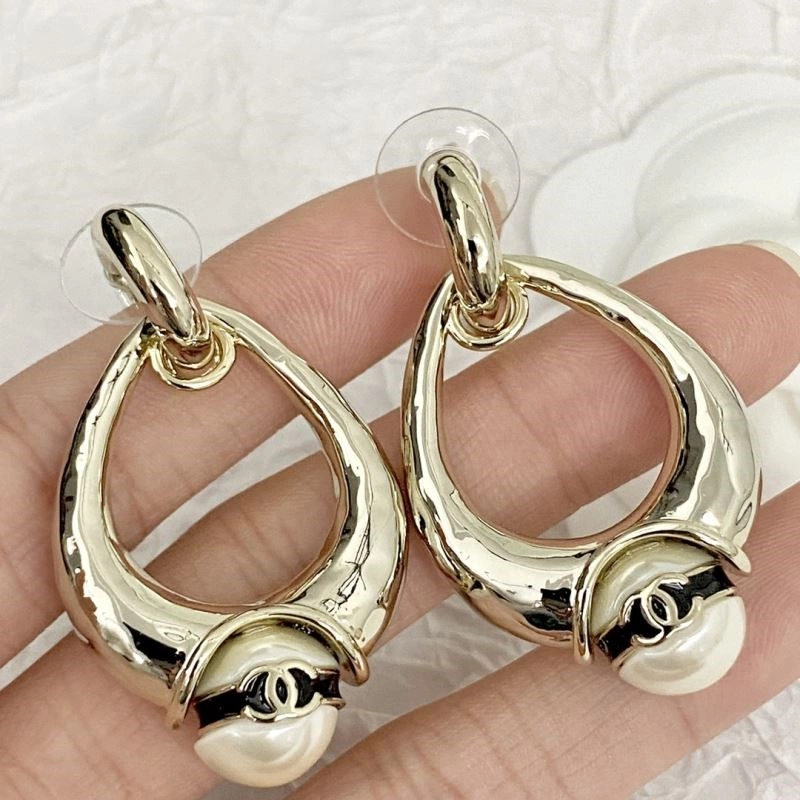 EyeCatching Chanel Earrings 222688