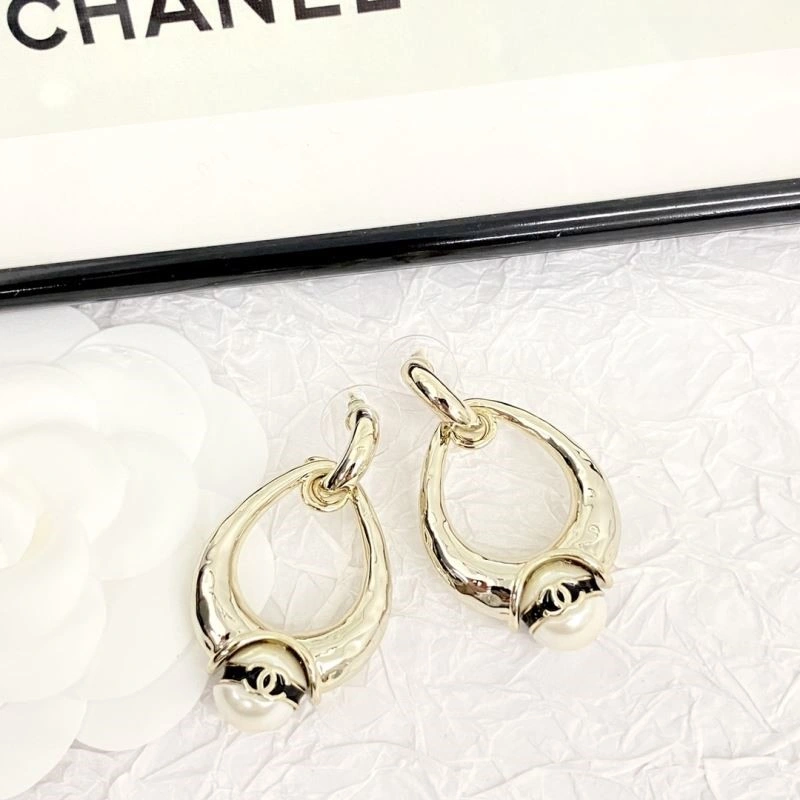 EyeCatching Chanel Earrings 222688