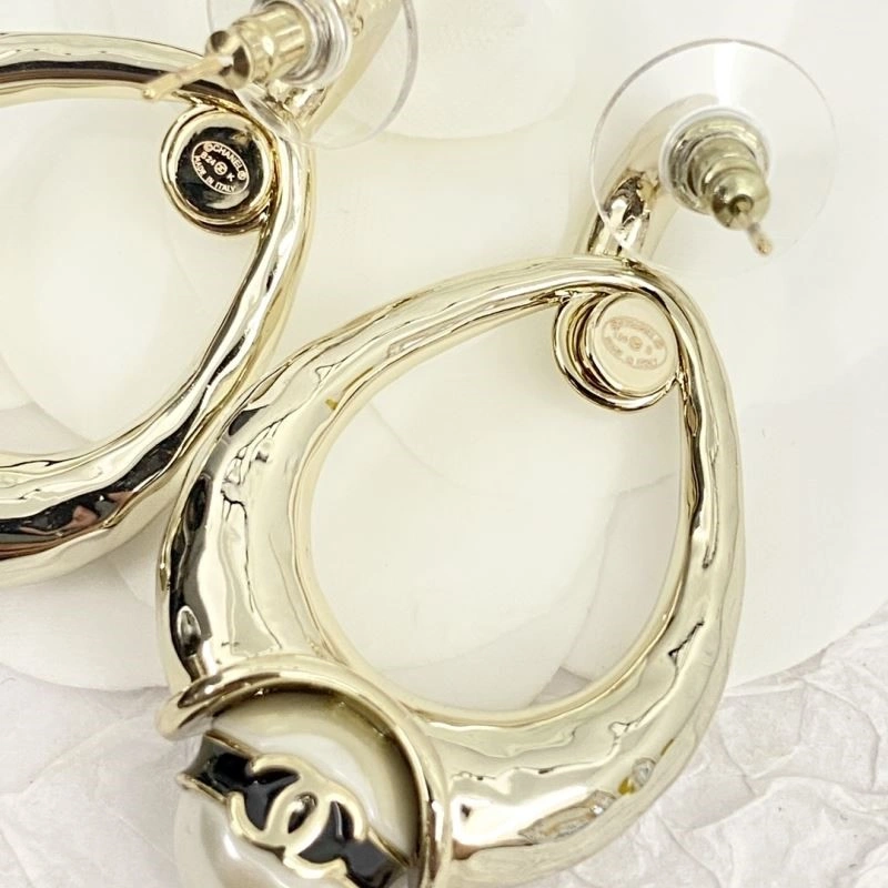 EyeCatching Chanel Earrings 222688