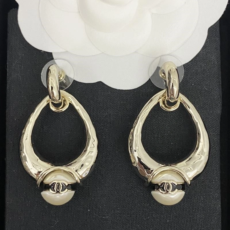 EyeCatching Chanel Earrings 222688