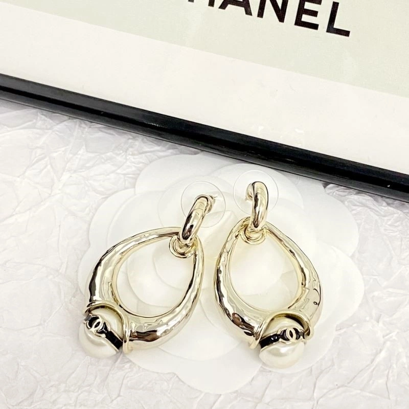 EyeCatching Chanel Earrings 222688