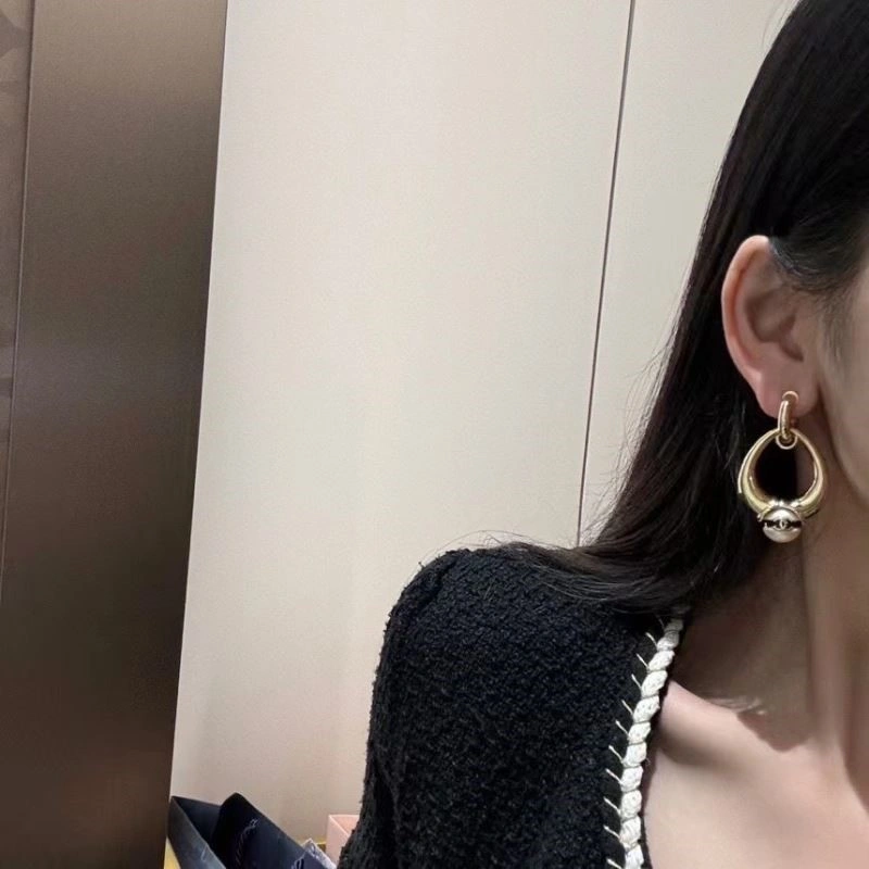 EyeCatching Chanel Earrings 222688