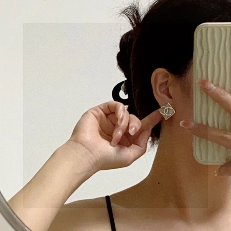 Chanel Earrings Snug 222723